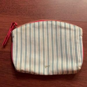 Cosmetic bag